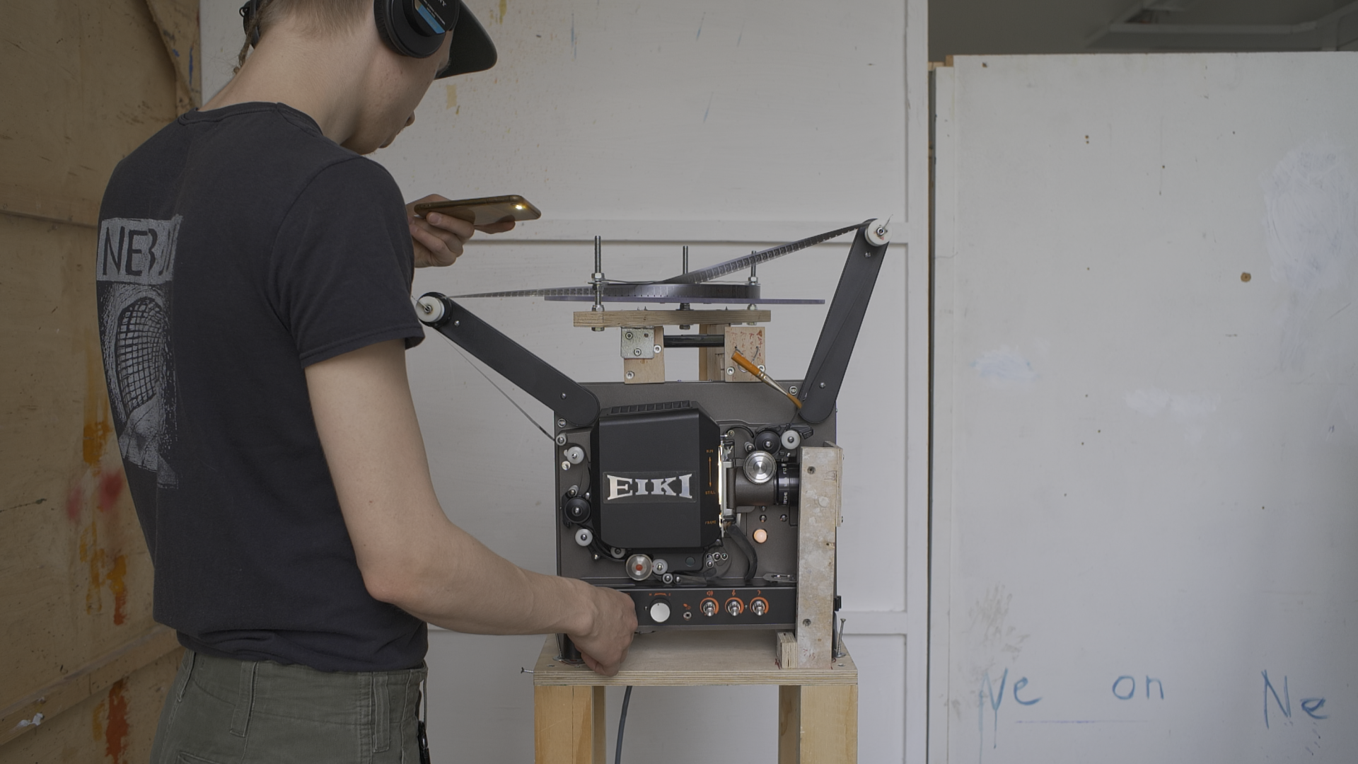 “Katsovatko puut meitä” / “Are the trees watching us” – exhibition maintenance tutorials.